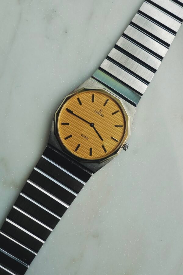 Vintage Concord Mariner Watch 32mm Quartz Patina Dial