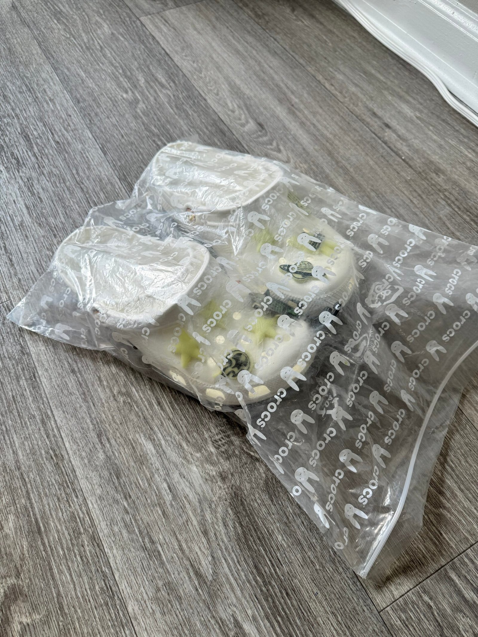 Bad Bunny Crocs Size M8 W10 Unworn - Image 8