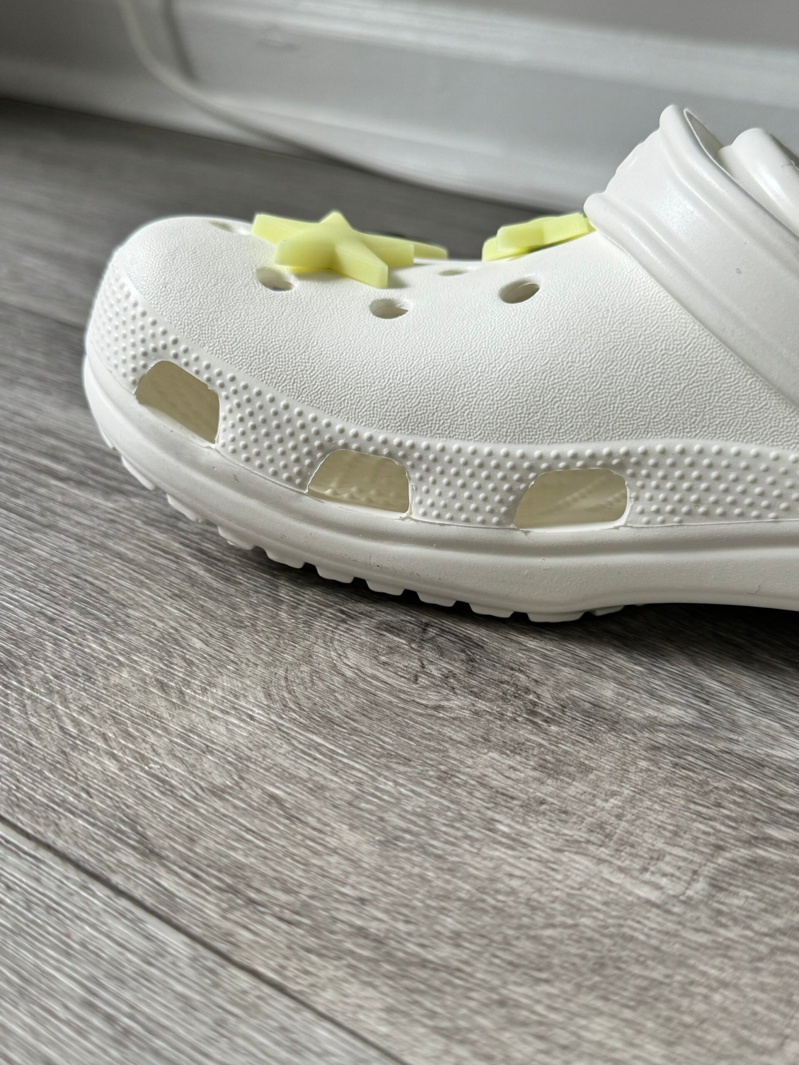 Bad Bunny Crocs Size M8 W10 Unworn - Image 5