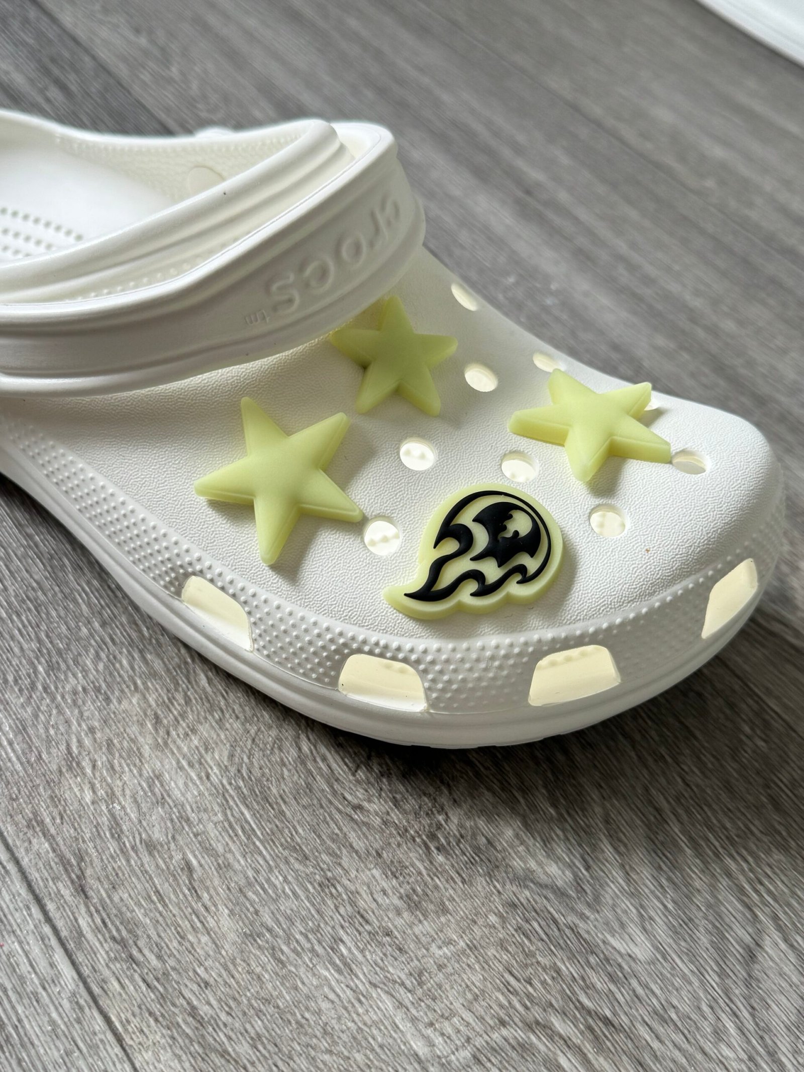 Bad Bunny Crocs Size M8 W10 Unworn - Image 4