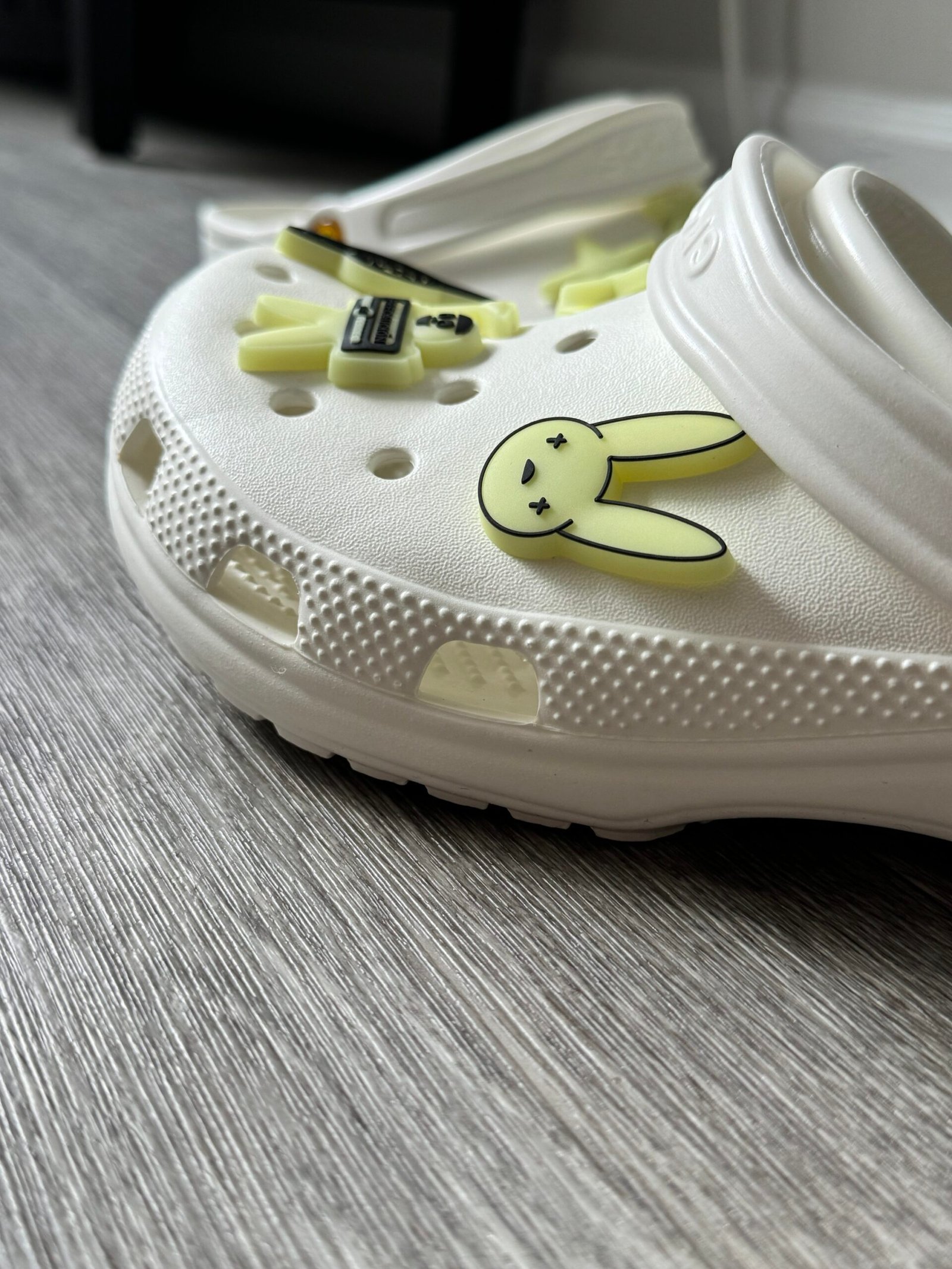 Bad Bunny Crocs Size M8 W10 Unworn - Image 3
