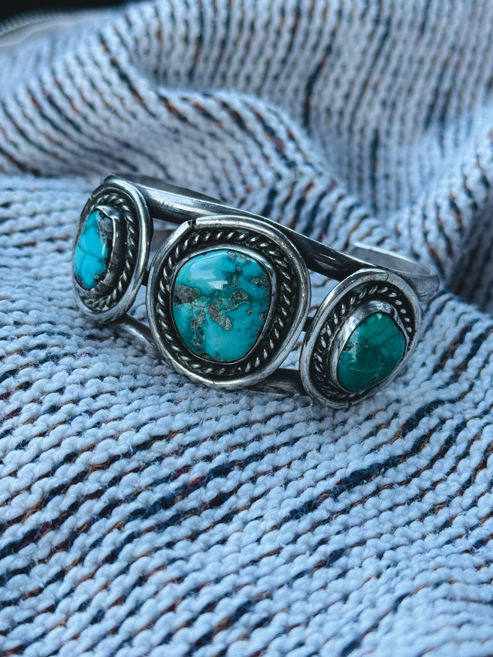 Sterling Silver Three Turquoise Cuff Bracelet Vintage Fred Harvey Era - Image 4
