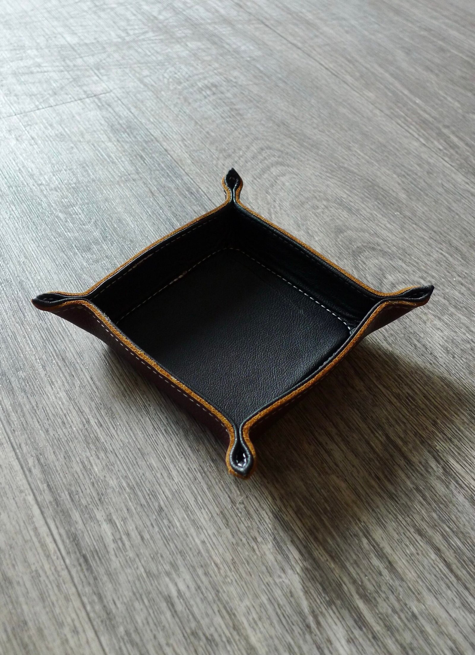 Handmade Leather Valet Tray 4x4 - Image 4